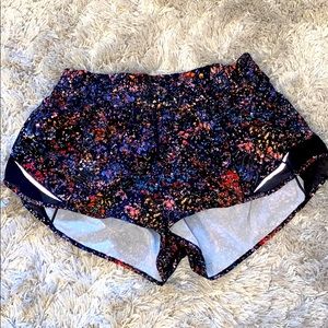 Lulu Lemon Hotty Hot II 2.5 Shorts Florescent Mult